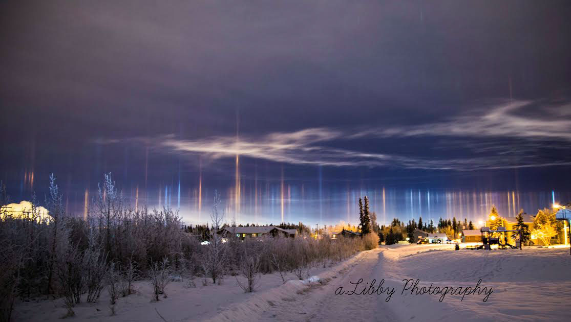 تصویر نجومی: ستون های نور بر فراز آلاسکا Light Pillars over Alaska